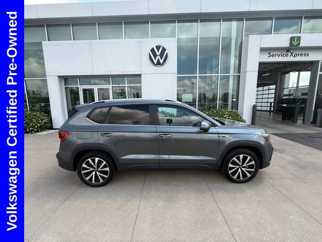 Used 2023 Volkswagen Taos SE w/ Panoramic Sunroof Package AWD/4WD image 4