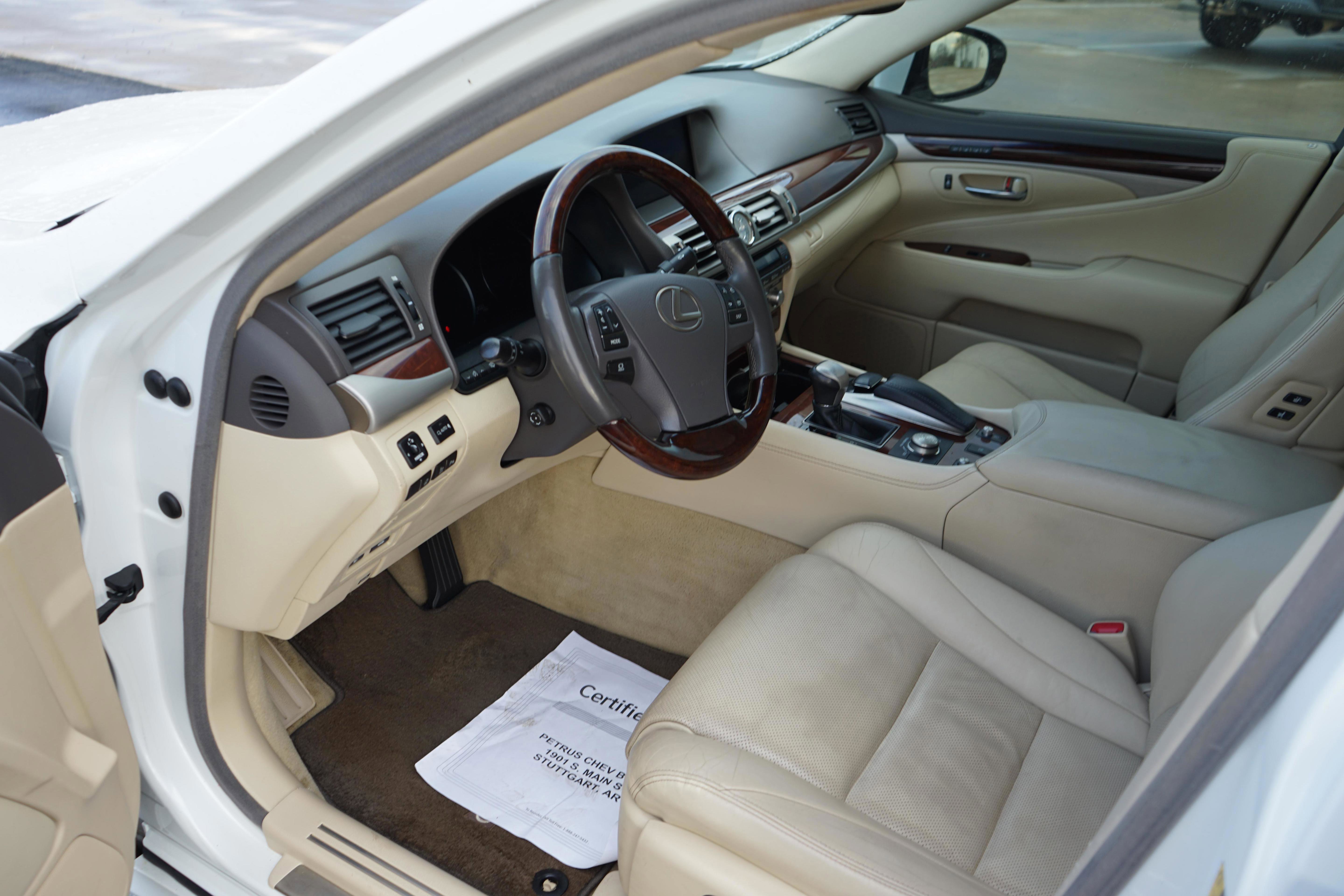 Used 2014 Lexus LS 460 w/ Comfort Package image 10