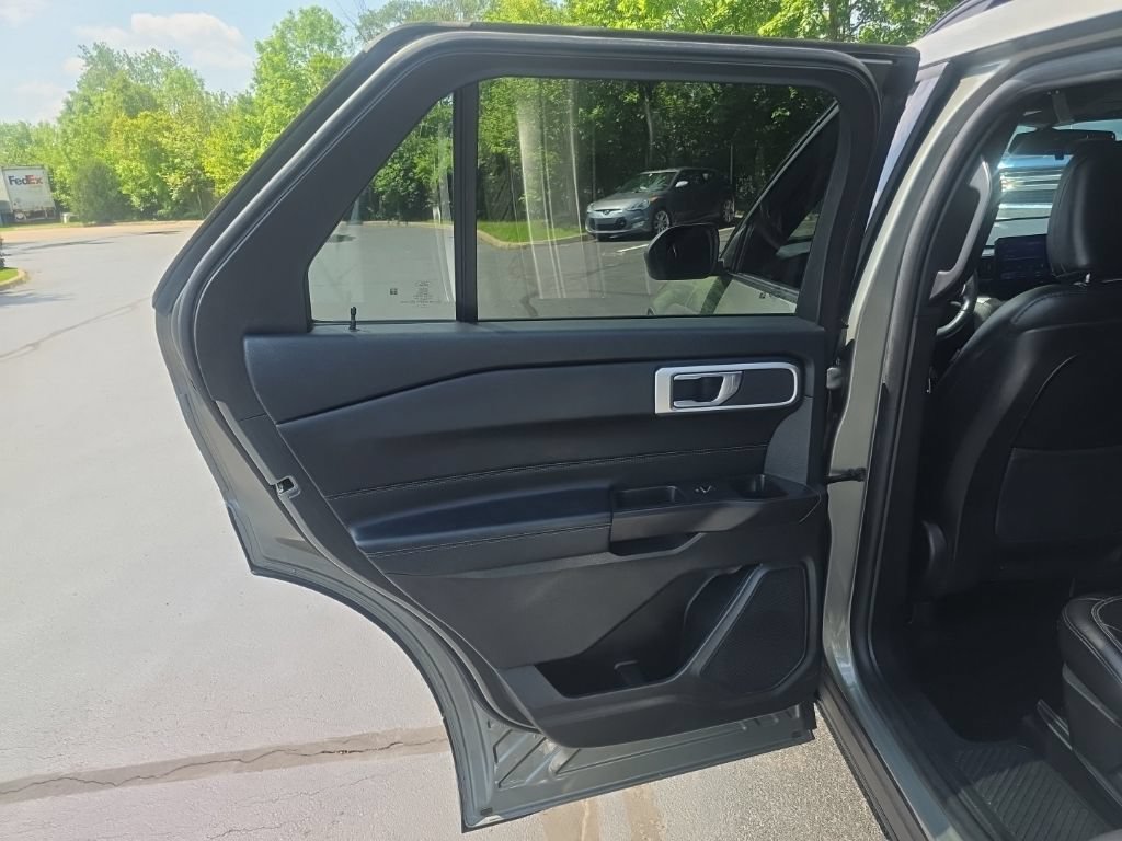 Used 2020 Ford Explorer XLT w/ Equipment Group 202A AWD/4WD image 23