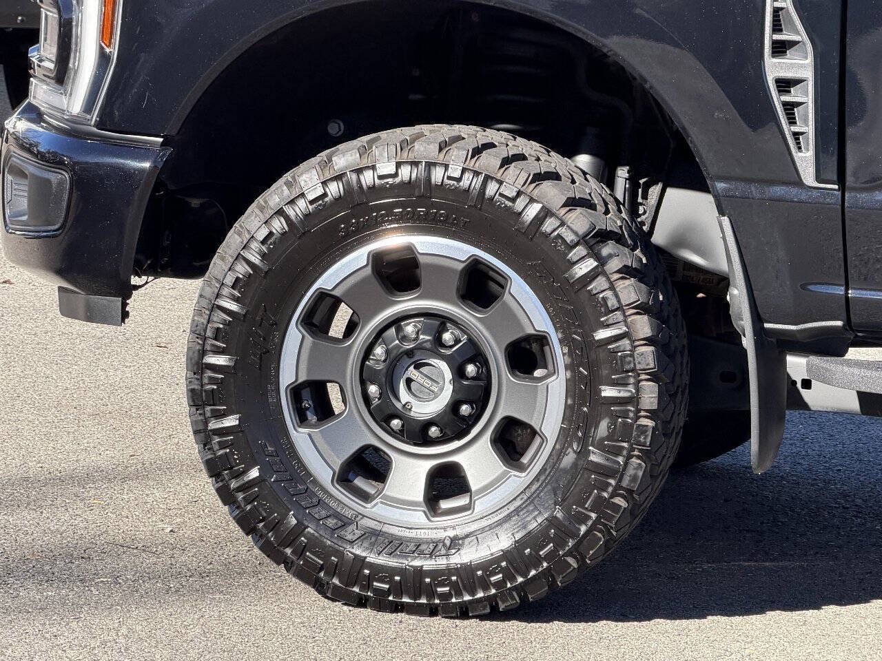 Used 2024 Ford F250 XLT w/ Black Appearance Package AWD/4WD image 11