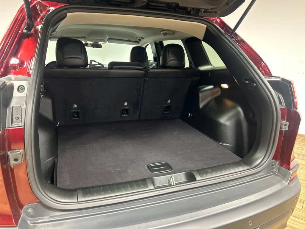 Certified 2019 Jeep Cherokee Latitude Plus w/ Cold Weather Group AWD/4WD image 13