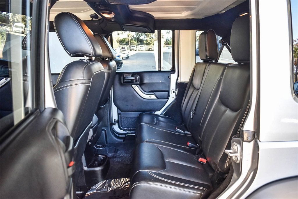 Used 2015 Jeep Wrangler Unlimited Sahara image 18