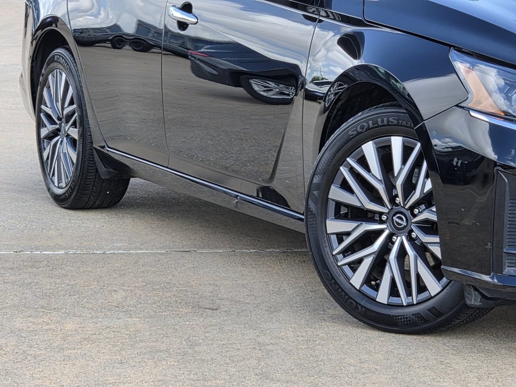 Used 2025 Nissan Altima 2.5 SV FWD image 11