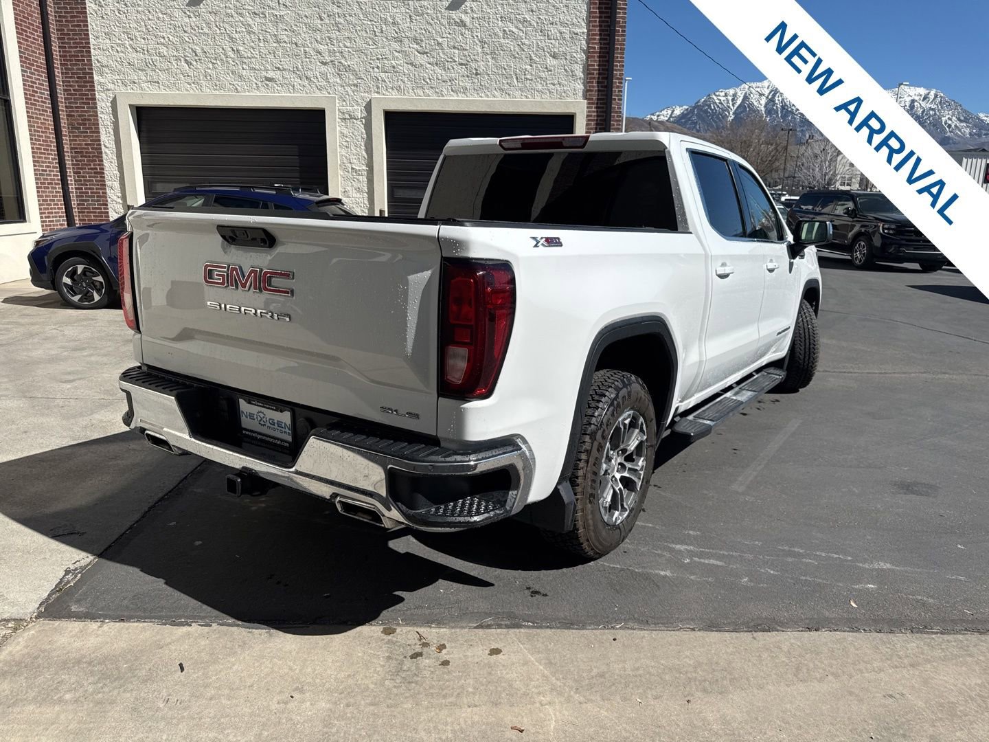 Used 2023 GMC Sierra 1500 SLE image 7