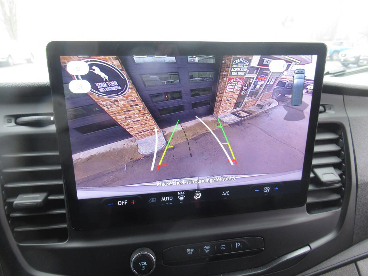 Used 2025 Ford E-Transit 148 Medium Roof image 24