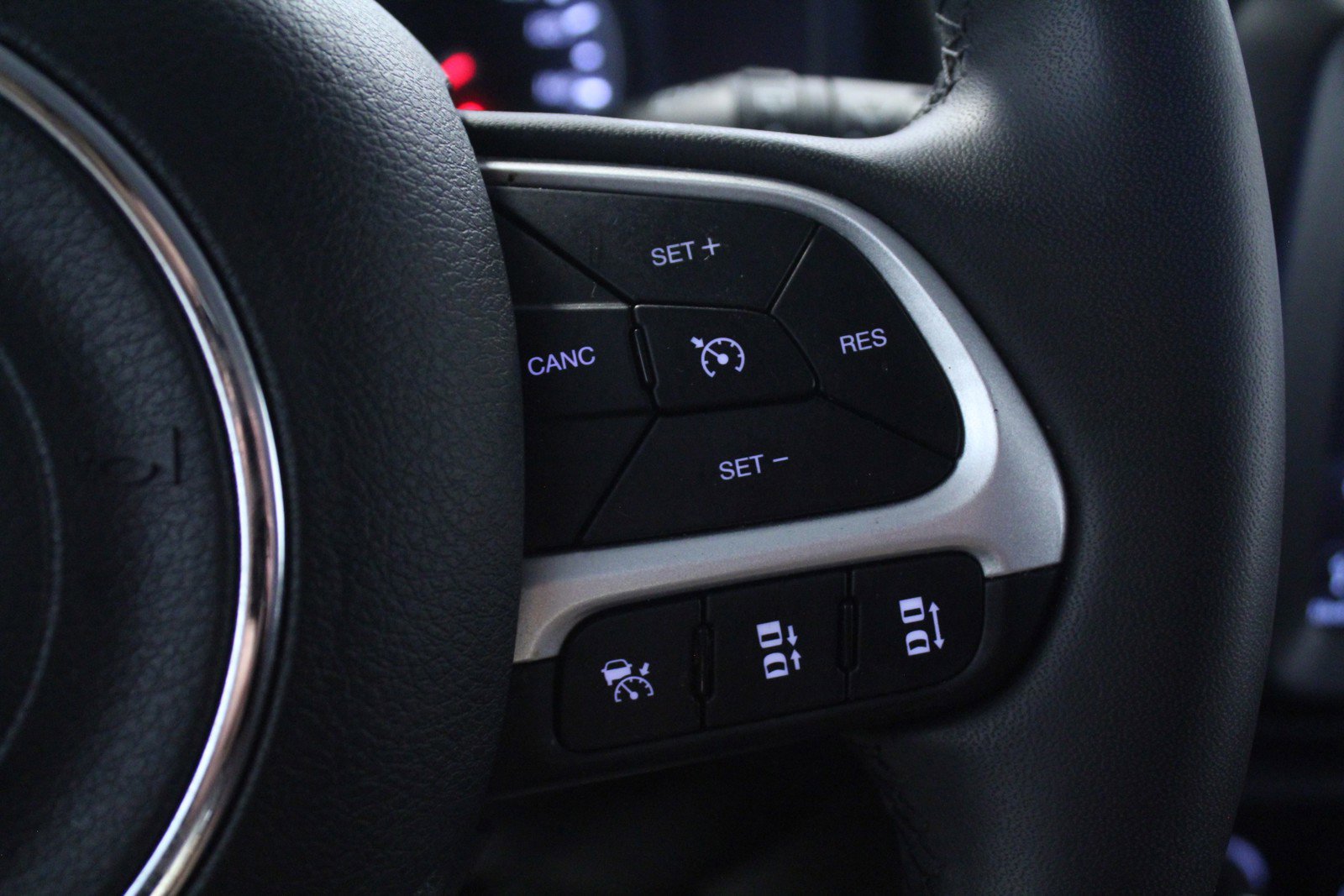 Used 2021 Jeep Renegade Latitude w/ Luxury Group I image 21