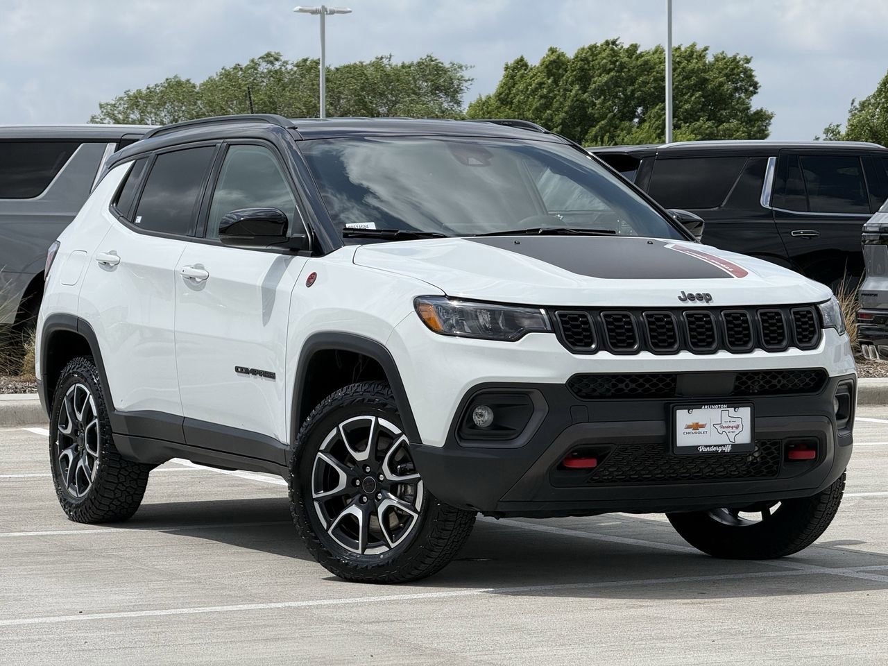 Used 2025 Jeep Compass Trailhawk AWD/4WD image 2
