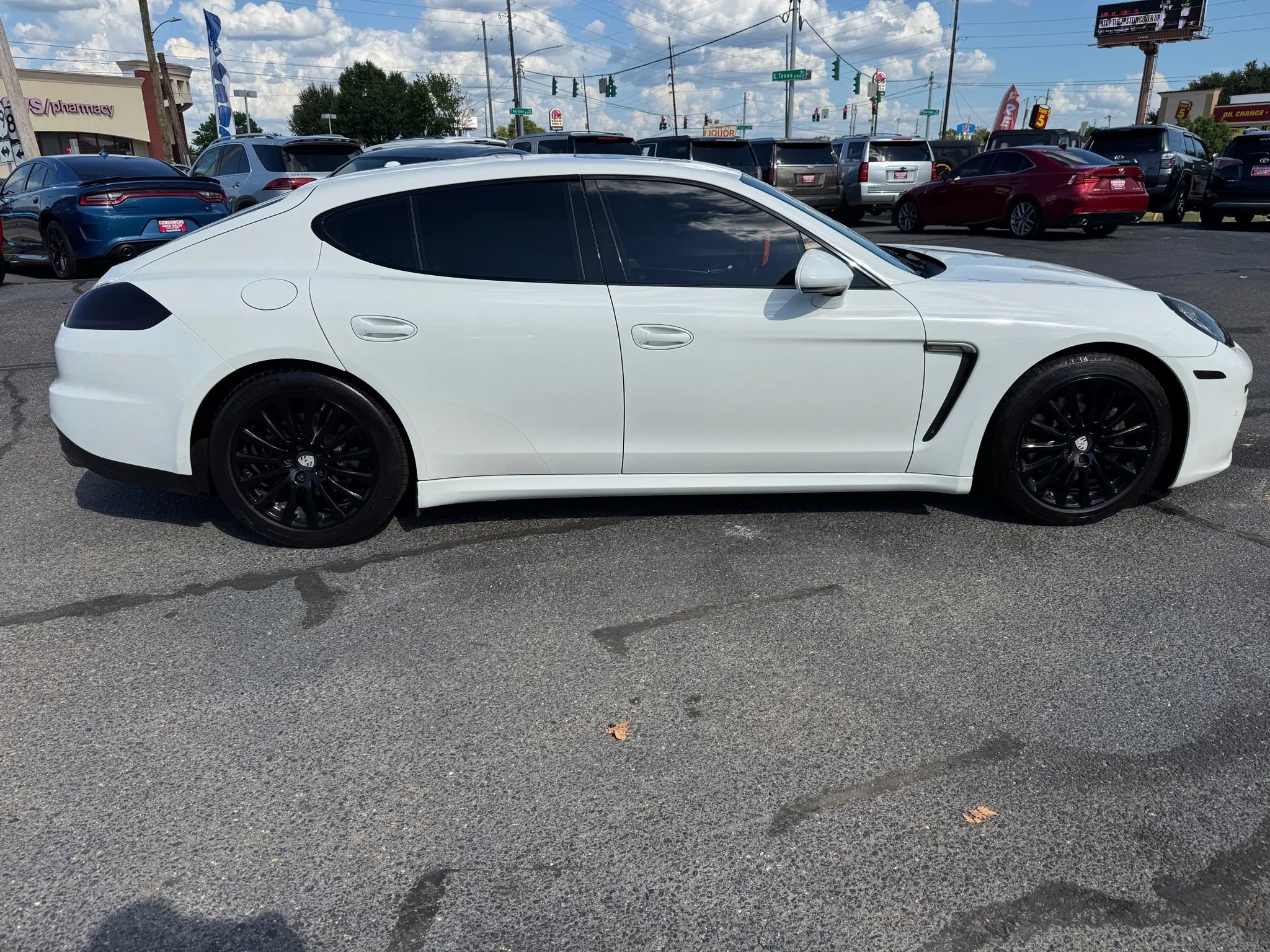Used 2016 Porsche Panamera image 2
