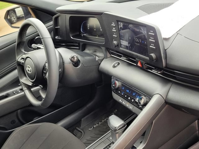 Used 2025 Hyundai Elantra Sport FWD image 25