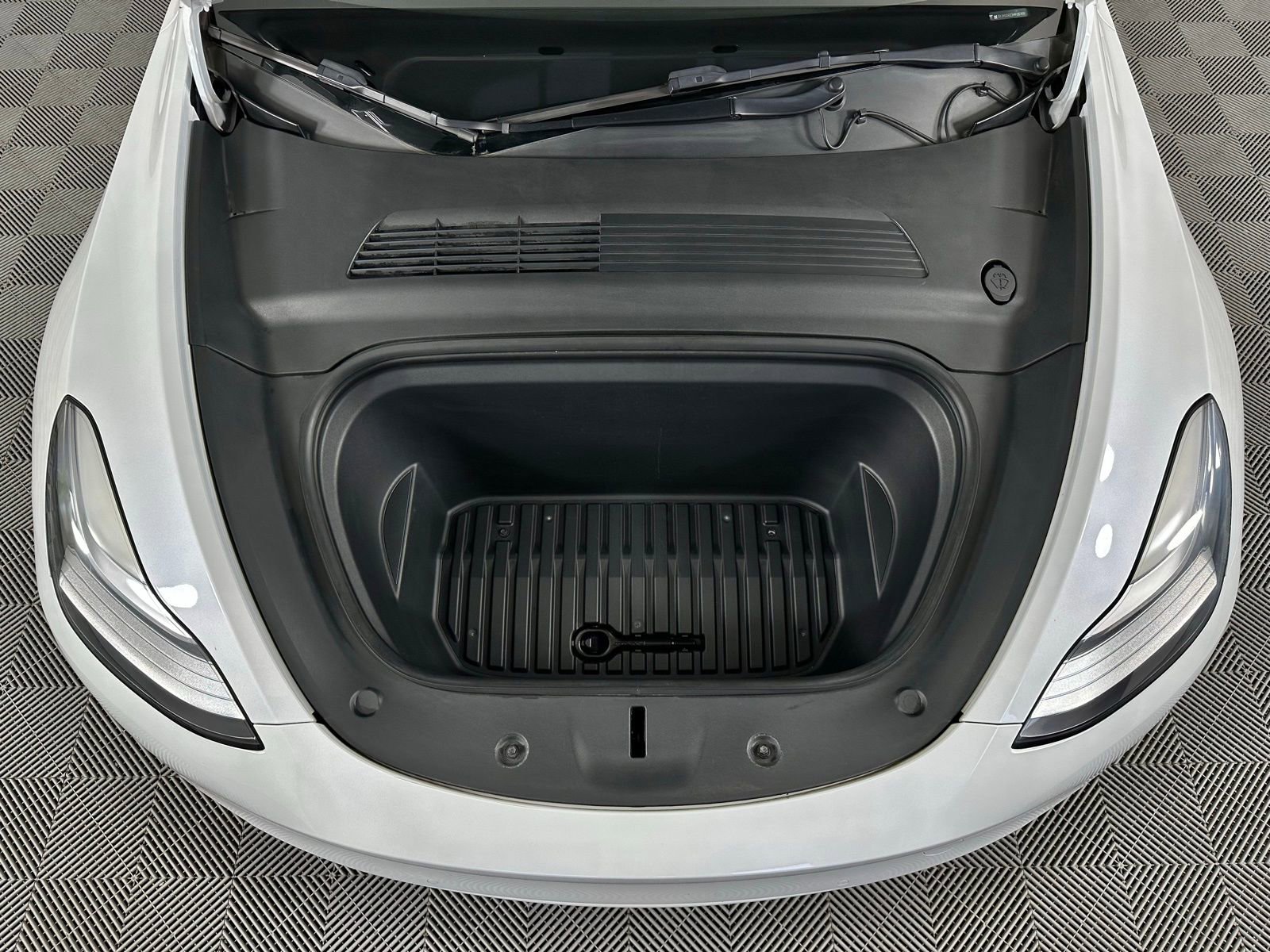 Used 2022 Tesla Model Y Long Range image 22