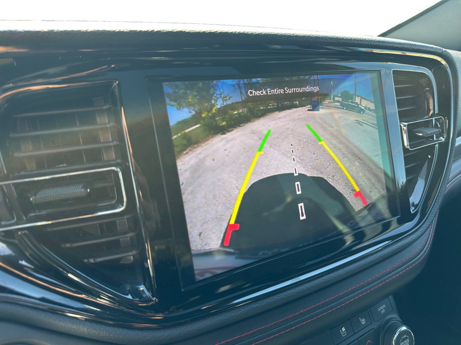 Used 2025 Dodge Durango GT AWD/4WD image 16