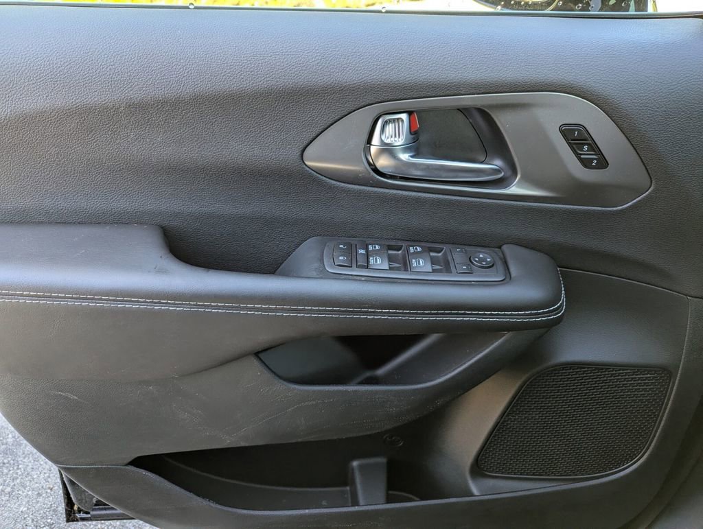New 2026 Chrysler Pacifica Select image 15