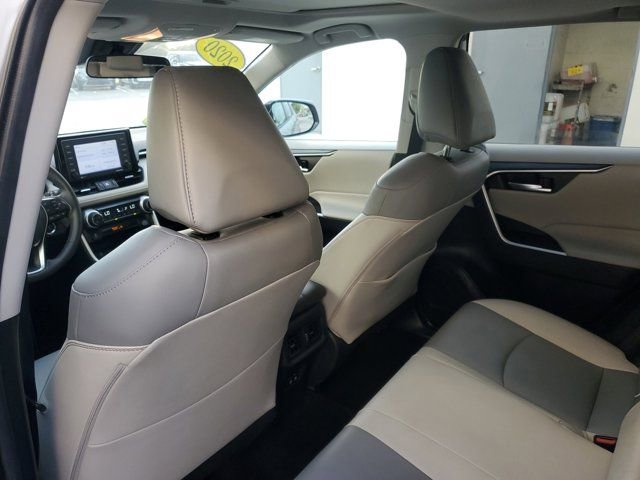 Used 2020 Toyota RAV4 XLE Premium image 13