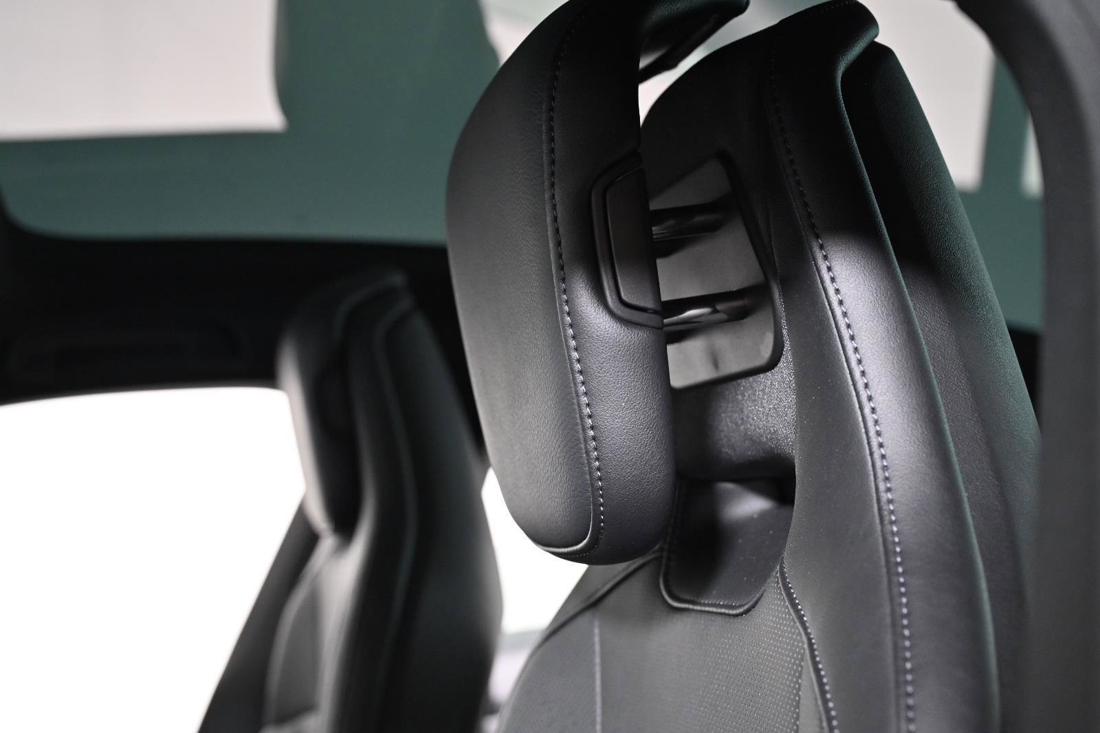 Used 2021 Porsche Taycan RWD image 29