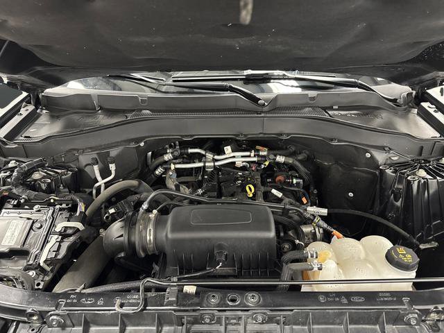 Used 2023 Ford Explorer XLT AWD/4WD image 37