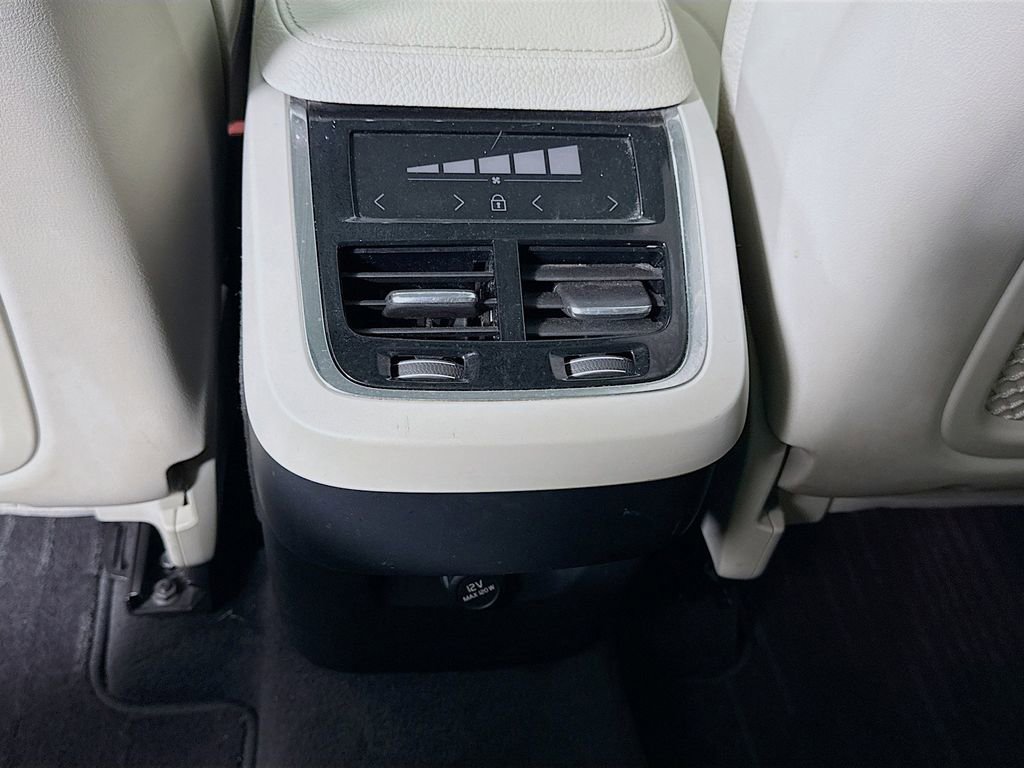 Used 2018 Volvo XC90 T6 Momentum w/ Convenience Package image 25
