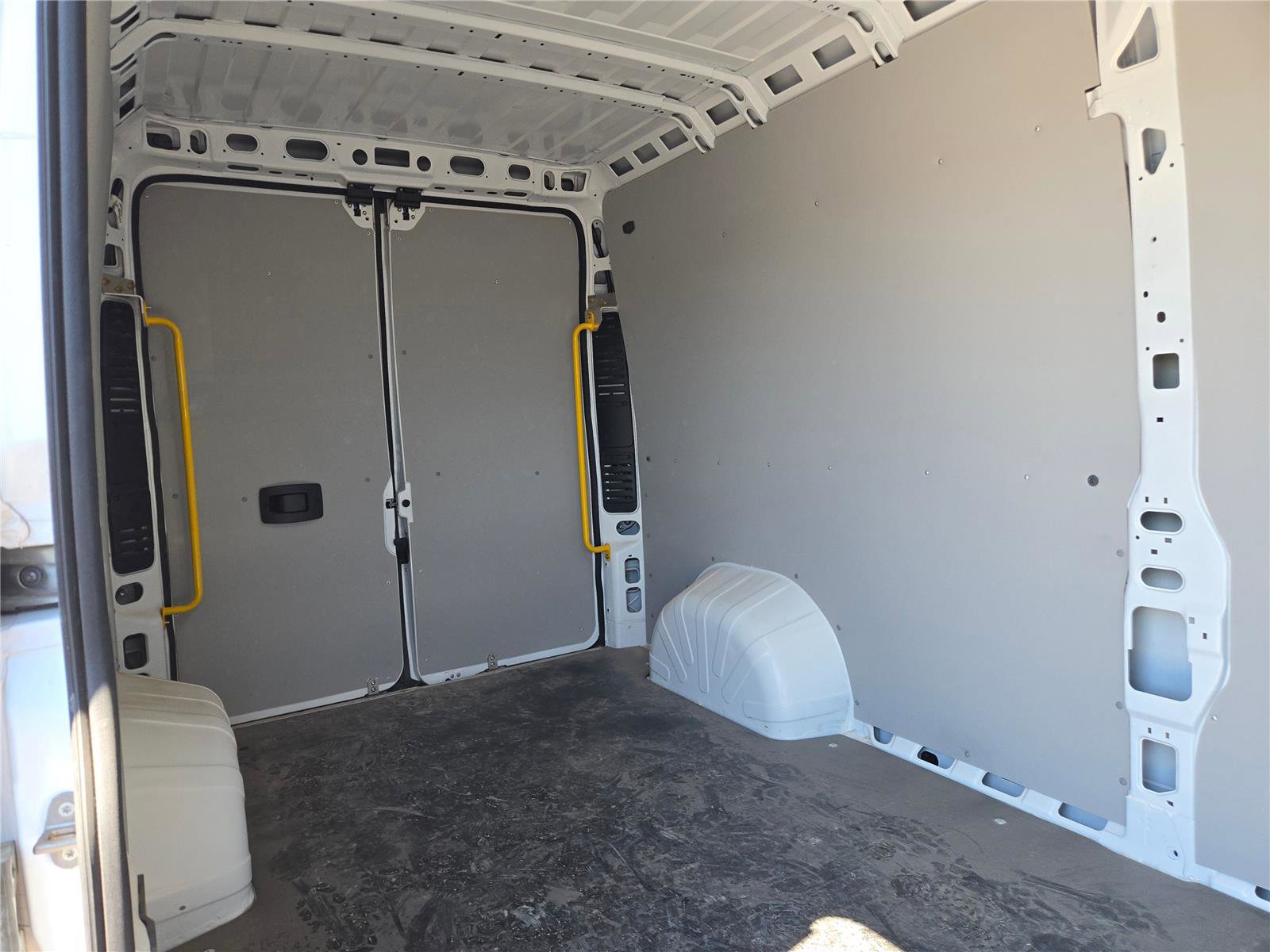 Used 2025 RAM ProMaster 2500 w/ Convenience Group image 12
