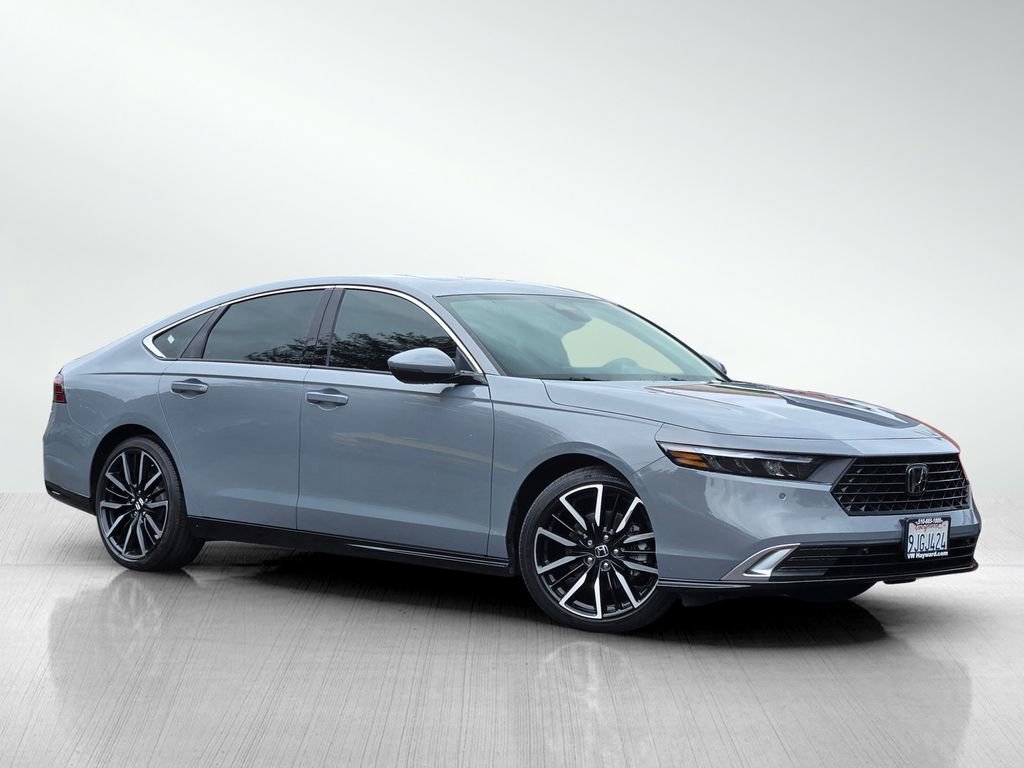 Used 2023 Honda Accord Touring image 2
