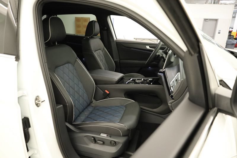 New 2026 Volkswagen Atlas Cross Sport SEL Premium R-Line AWD/4WD image 33