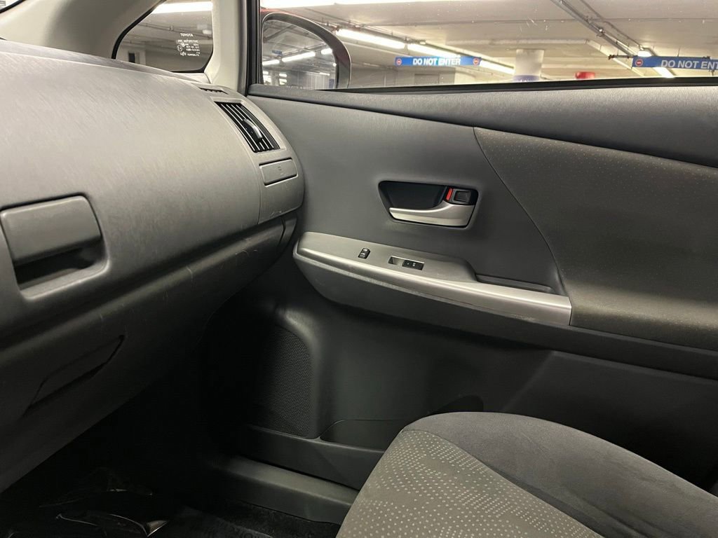 Used 2014 Toyota Prius V Five image 26