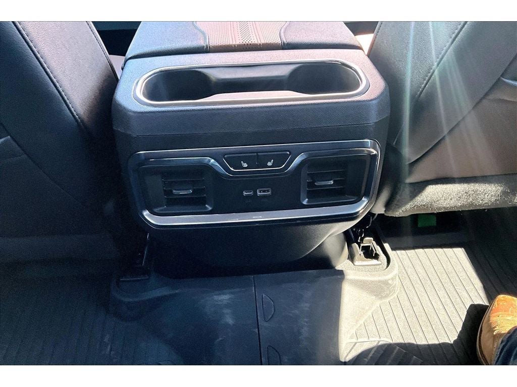 Used 2024 Chevrolet Silverado 1500 High Country w/ Technology Package AWD/4WD image 26