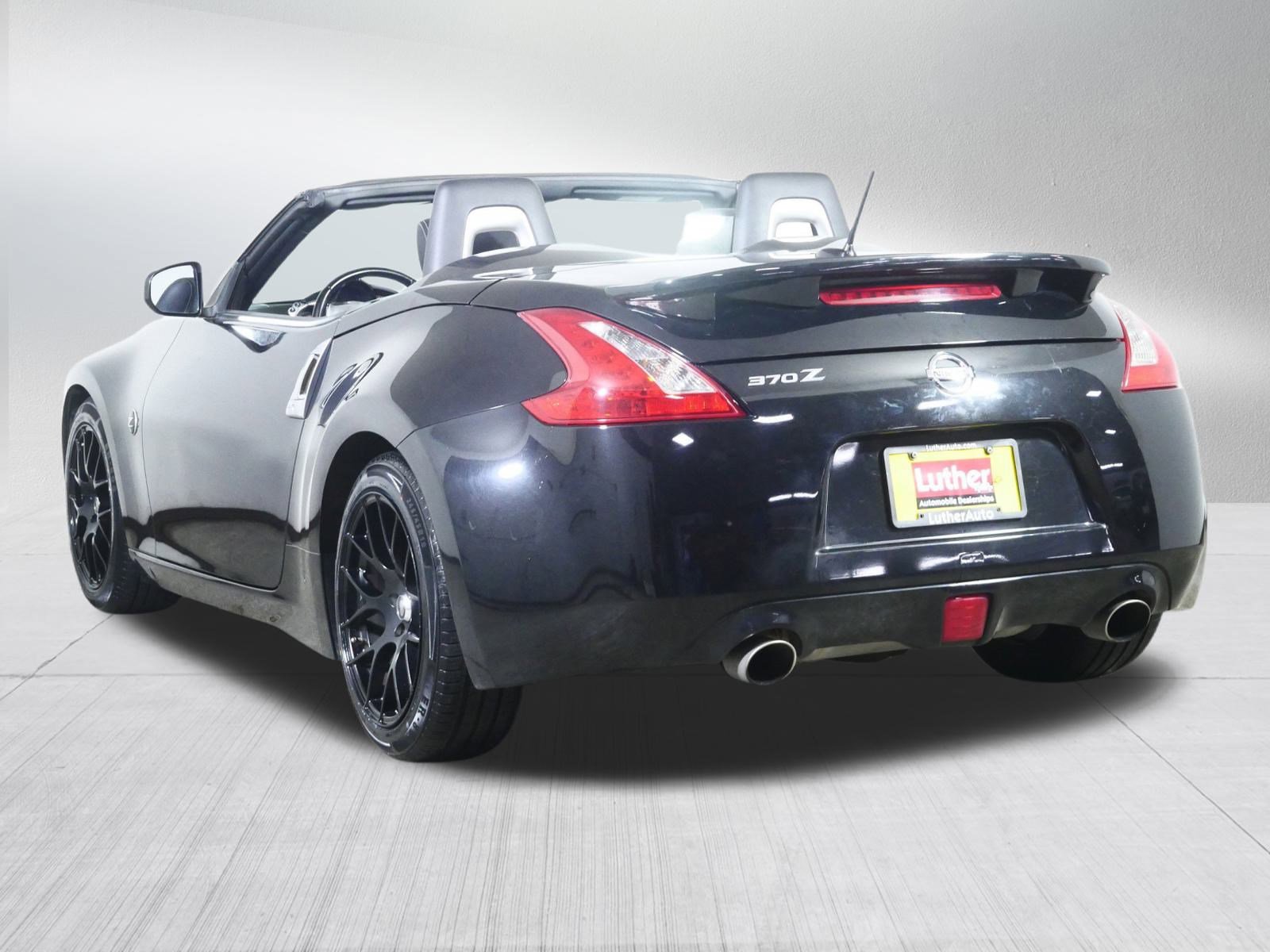 Used 2014 Nissan 370Z Roadster image 5