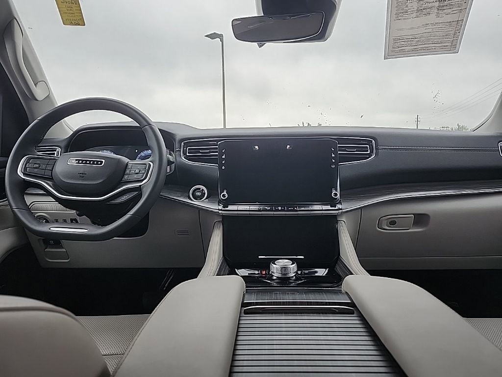 Used 2023 Jeep Wagoneer Series III w/ Preferred Equipment Group image 3