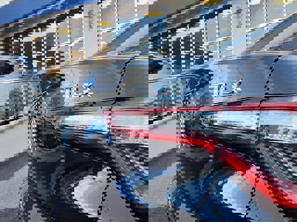 Certified 2025 Acura TLX w/ Technology Package image 7