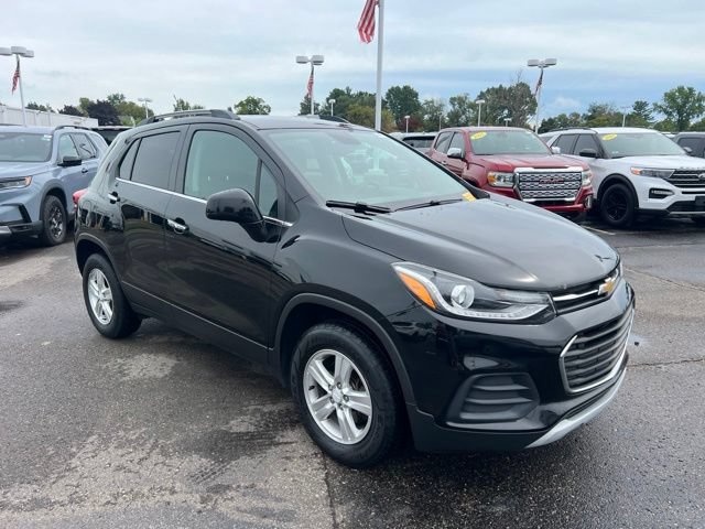 Used 2017 Chevrolet Trax LT w/ LT Convenience Package AWD/4WD image 3