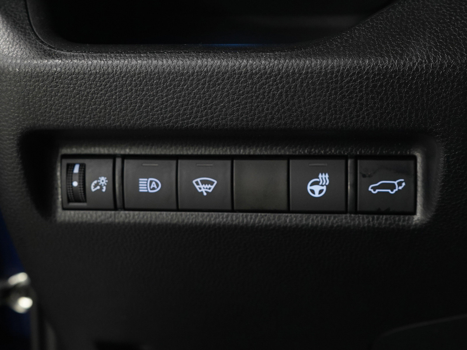 Used 2020 Toyota RAV4 XSE AWD/4WD image 25