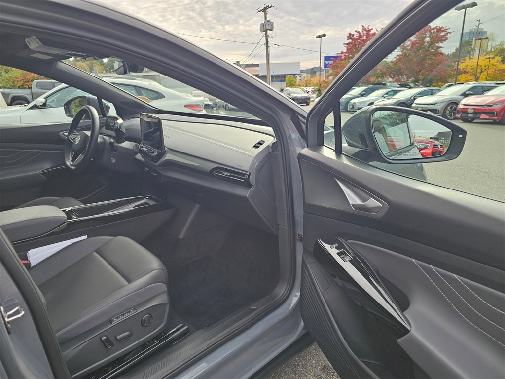 Used 2024 Volkswagen ID.4 S image 13