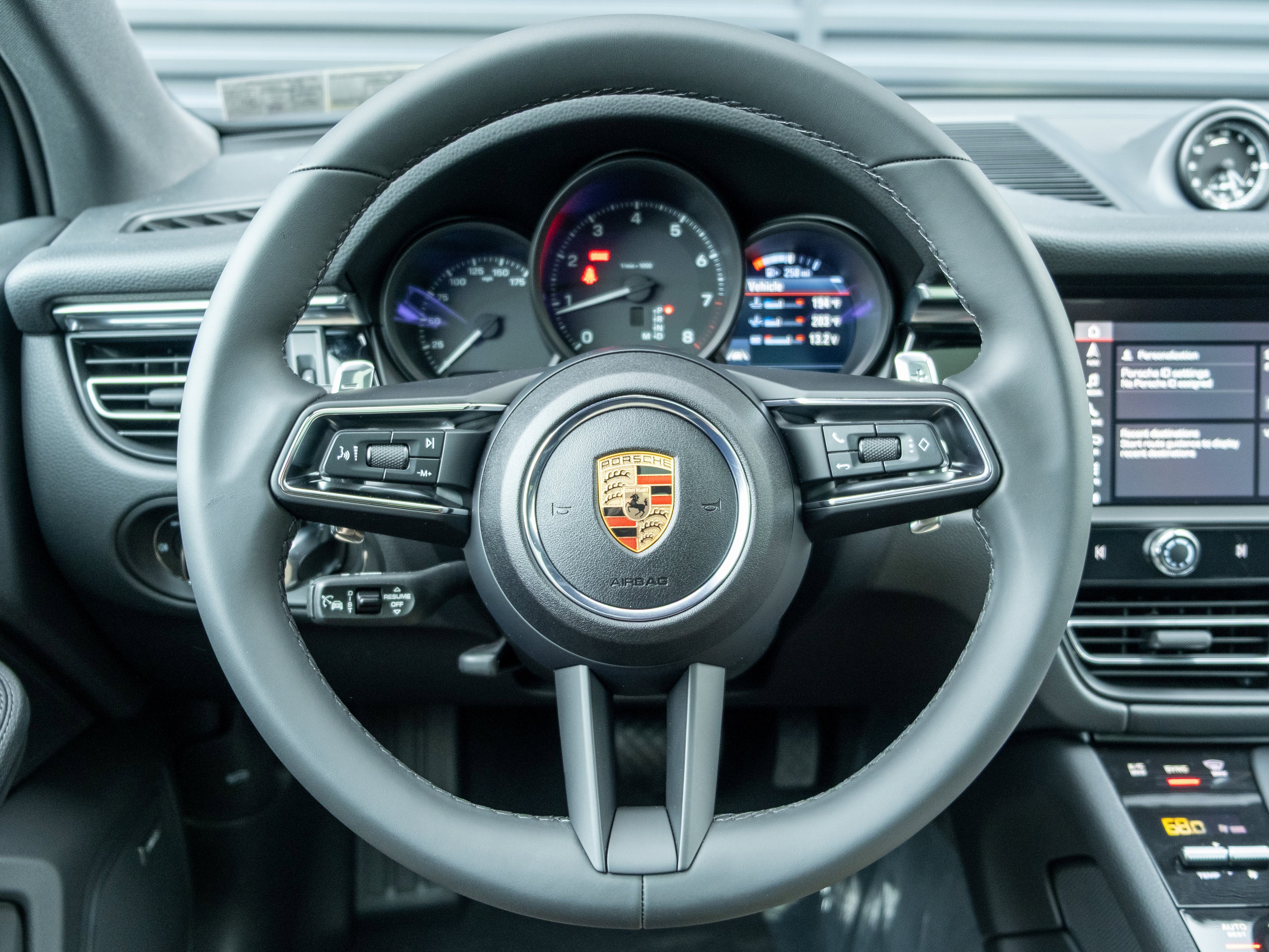 Certified 2025 Porsche Macan image 6