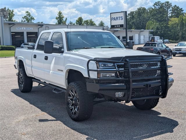 Used 2006 Chevrolet Silverado 2500 LT w/ Onstar Plus Package AWD/4WD image 3