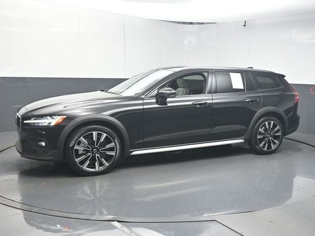 Used 2025 Volvo V60 B5 Cross Country Ultra AWD/4WD image 4