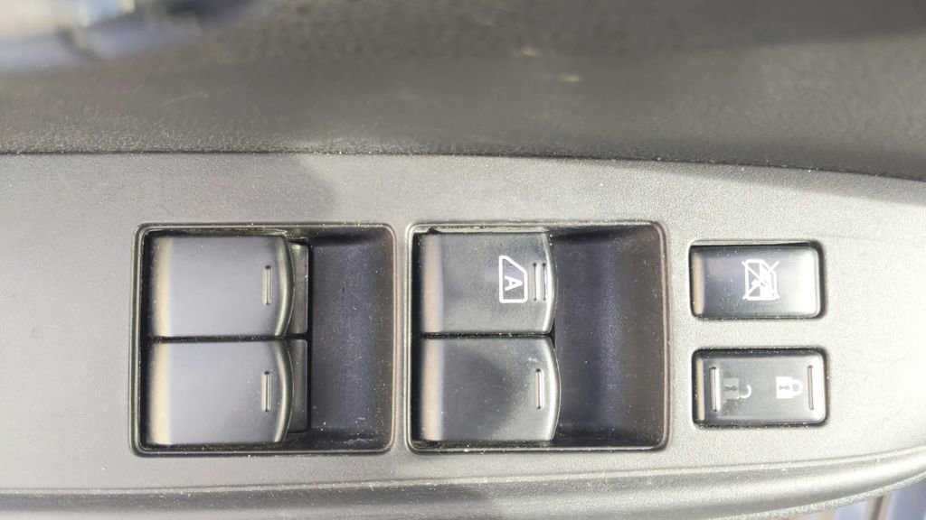 Used 2018 Nissan Versa Note SV image 16