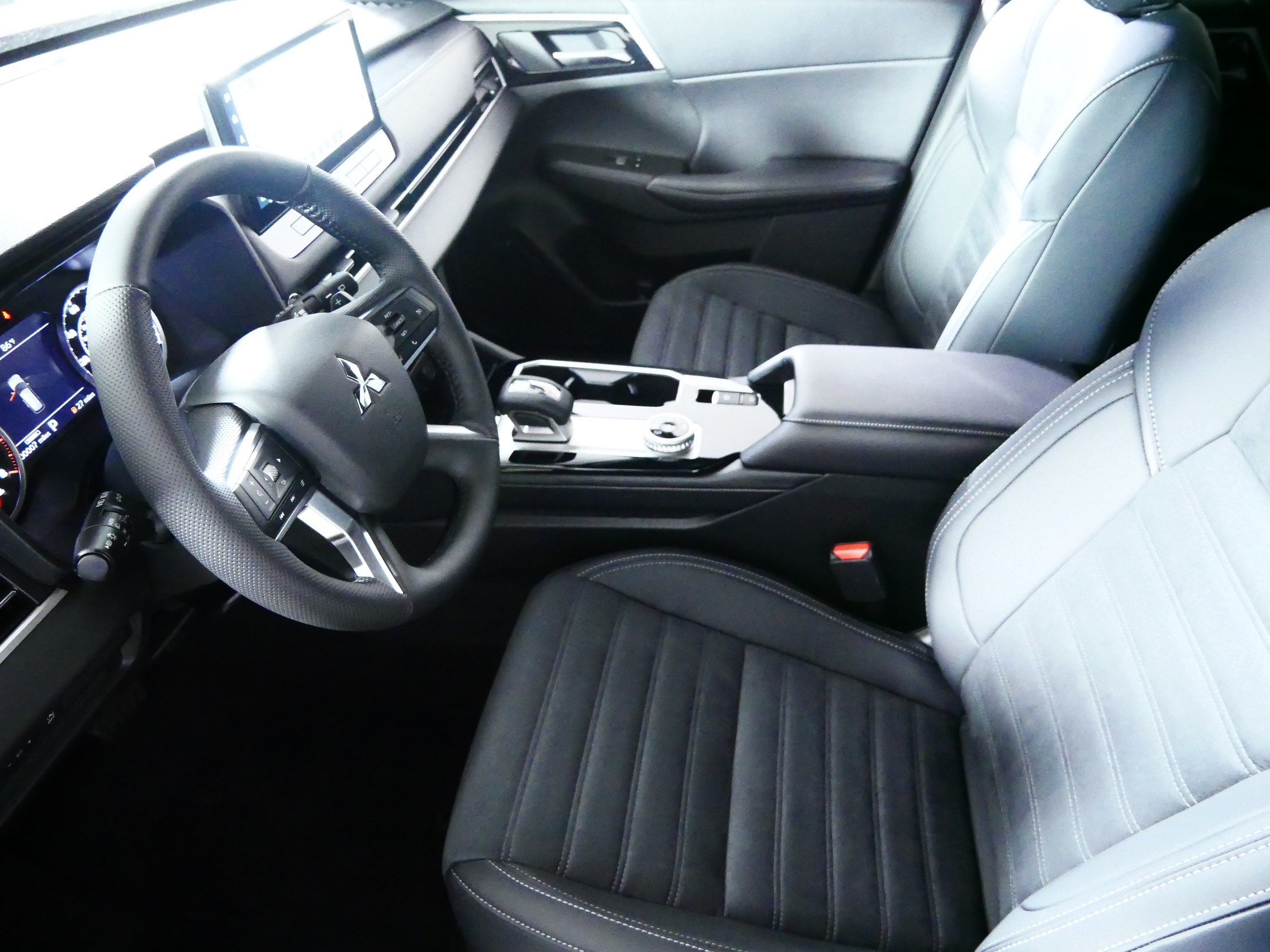 New 2026 Mitsubishi Outlander LE AWD/4WD image 4