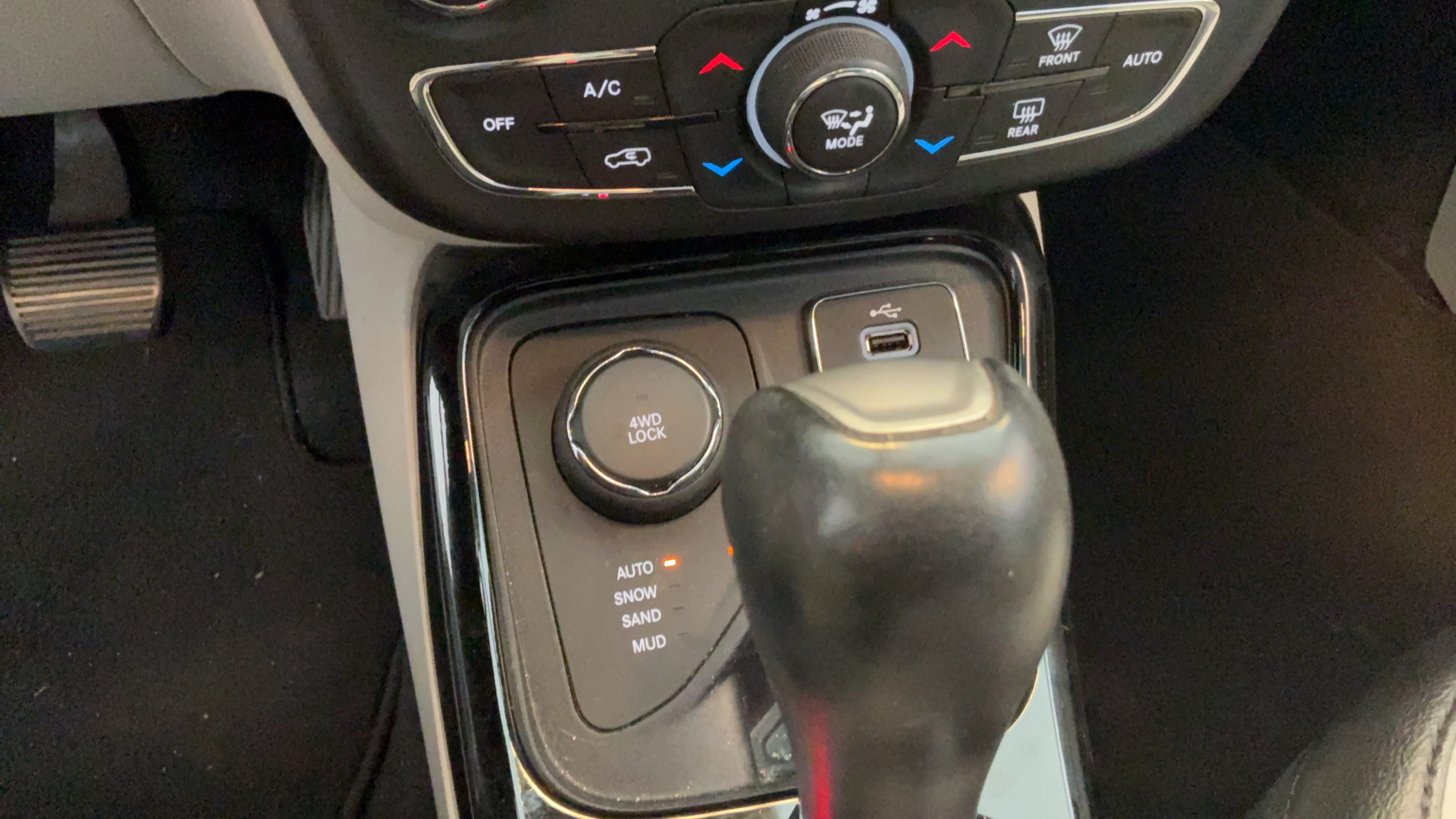Used 2018 Jeep Compass Limited AWD/4WD image 18