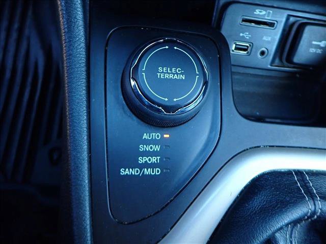 Used 2016 Jeep Cherokee Latitude w/ Cold Weather Group image 20