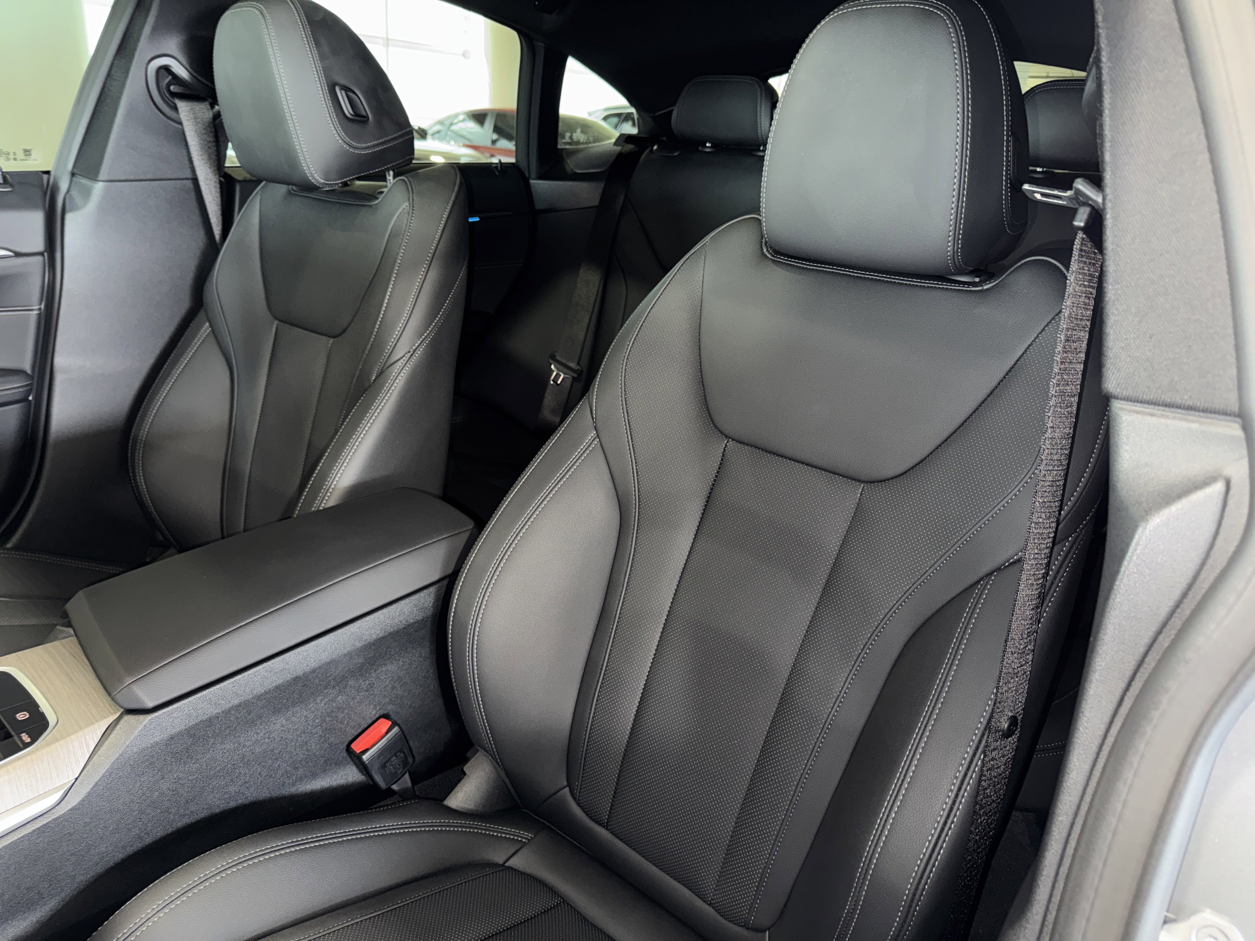 Used 2025 BMW i4 eDrive40 w/ Premium Package image 33