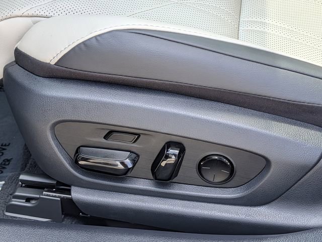 Used 2025 Lexus ES 300h Ultra Luxury FWD image 27