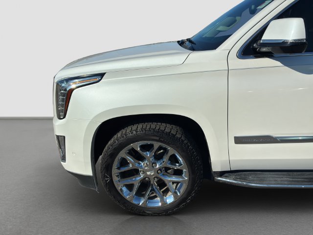 Certified 2020 Cadillac Escalade Luxury AWD/4WD image 10