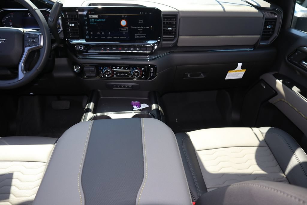 Used 2024 Chevrolet Silverado 2500 ZR2 w/ Technology Package AWD/4WD image 29