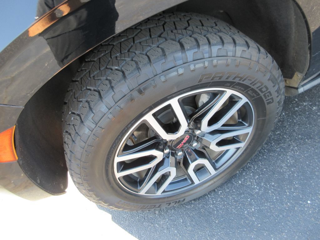 Certified 2023 GMC Yukon AT4 w/ AT4 Premium Package AWD/4WD image 14