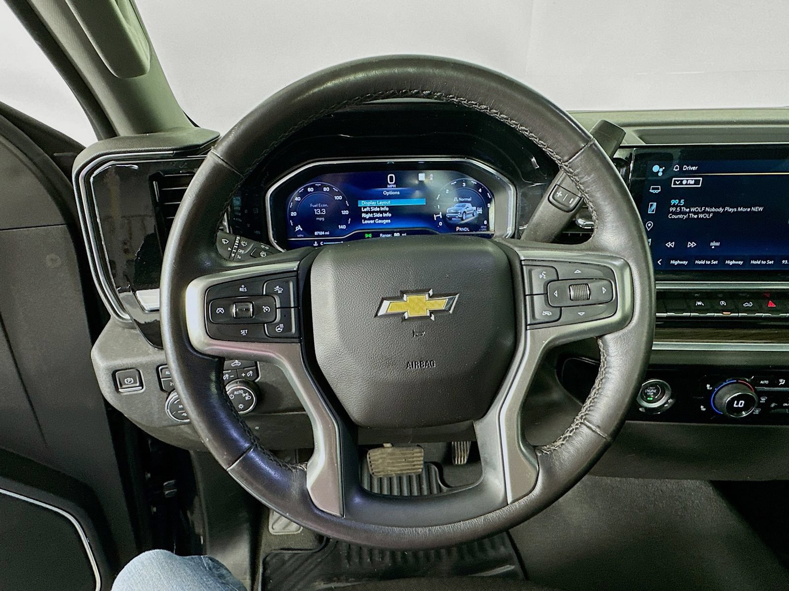 Used 2022 Chevrolet Silverado 1500 LT w/ Z71 Off-Road Package AWD/4WD image 15