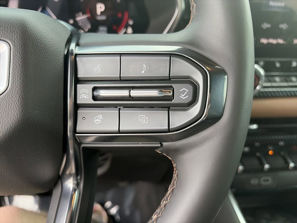 Used 2024 GMC Canyon AT4 w/ AT4 Premium Package AWD/4WD image 22