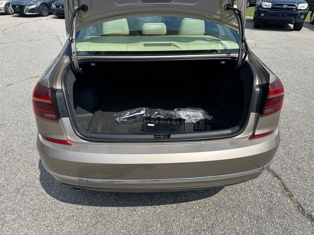 Used 2017 Volkswagen Passat 1.8T SE FWD image 10