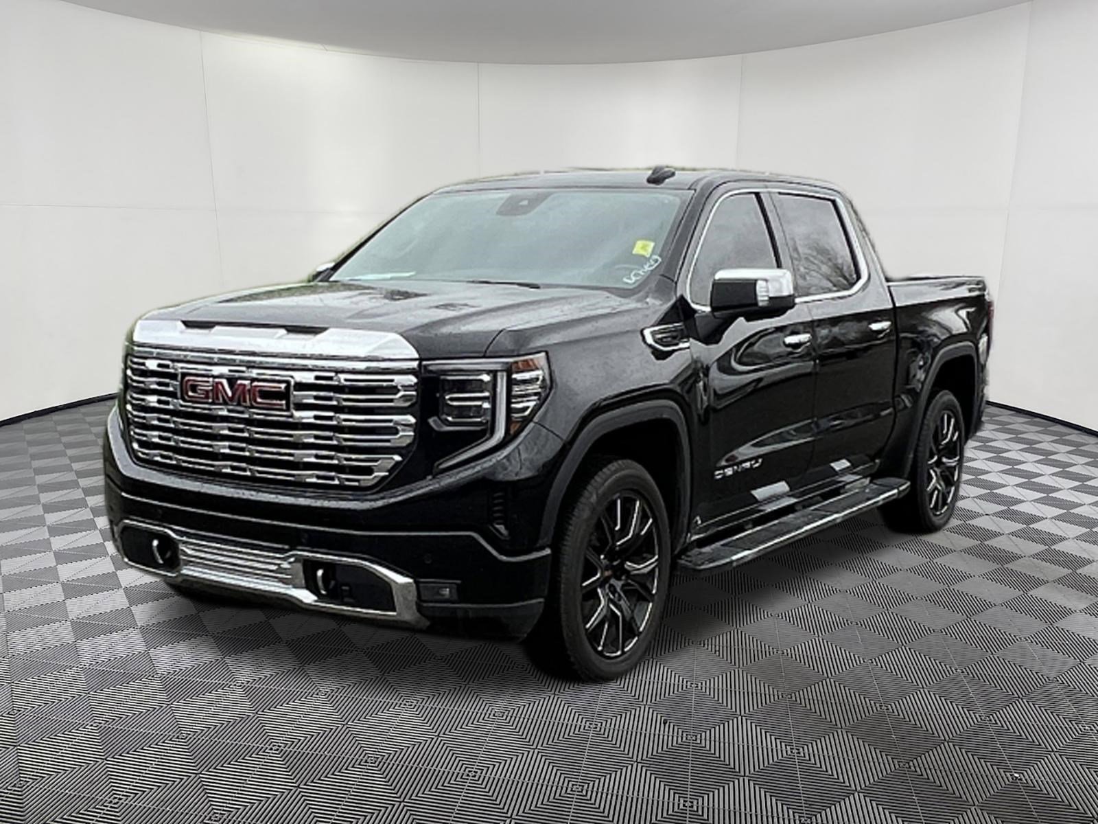 Used 2023 GMC Sierra 1500 Denali w/ Denali Carbonpro Edition AWD/4WD image 3