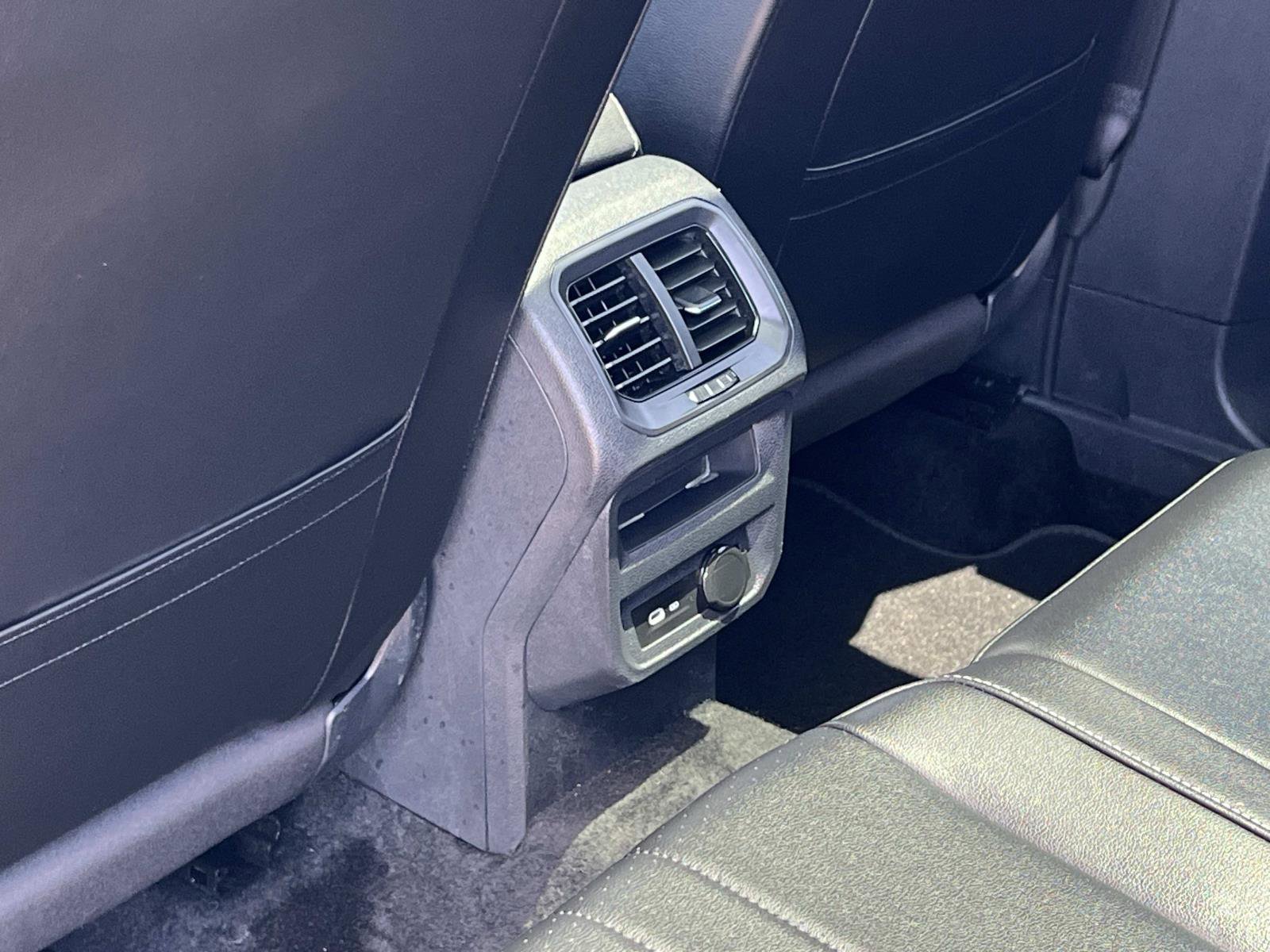 Certified 2024 Volkswagen Tiguan SE R-Line FWD image 23