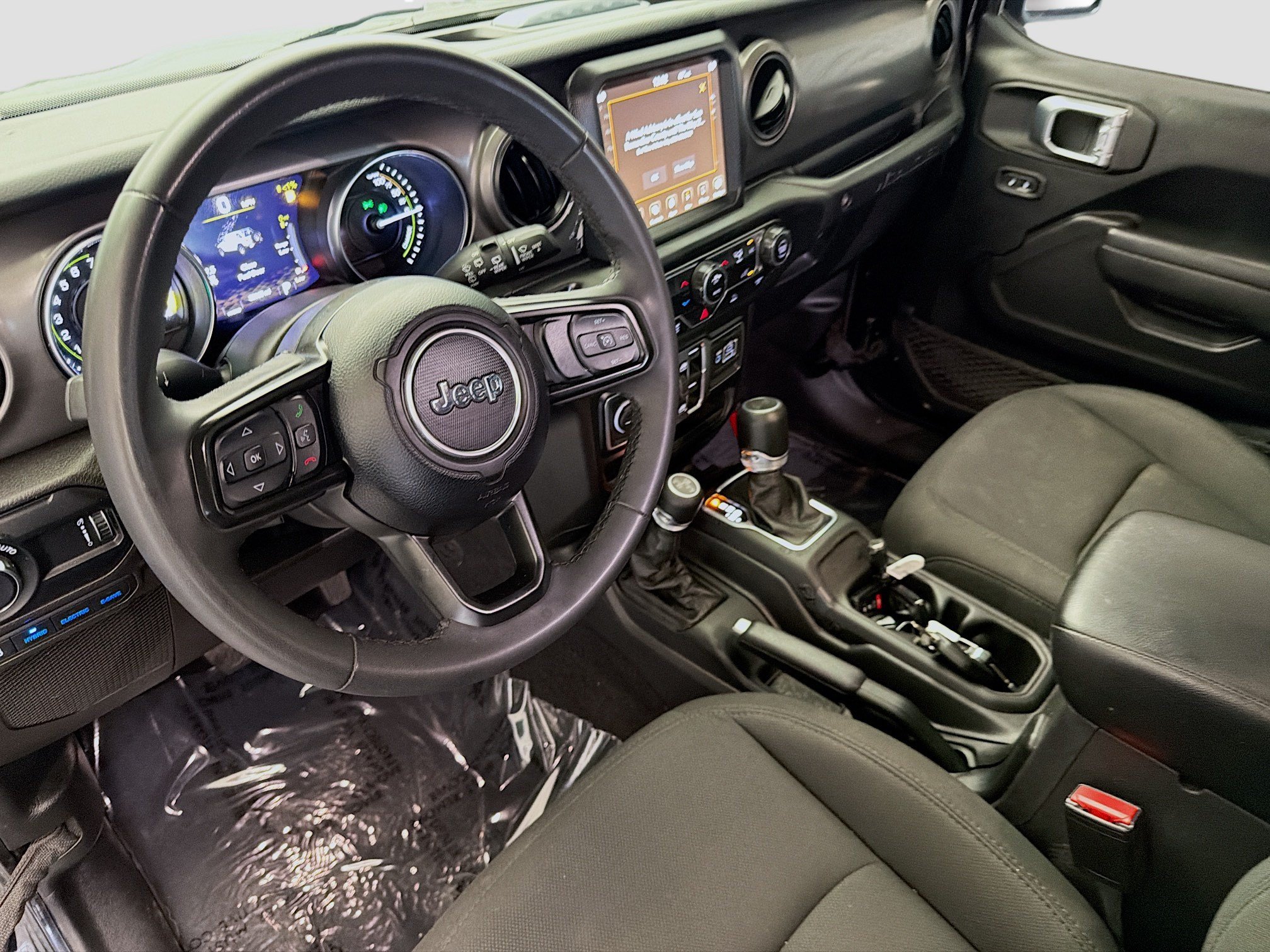 Used 2023 Jeep Wrangler Unlimited w/ Sun & Screen Package AWD/4WD image 7