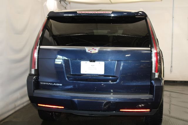 Used 2018 Cadillac Escalade Luxury AWD/4WD image 6
